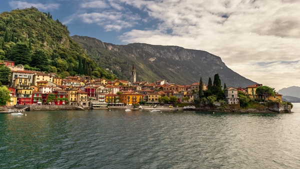 Lake Como In Italy Sells A Can Of Authentic Air As Souvenir