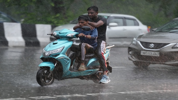 Bangalore Weather Update City Experiences Light to Moderate Rainfall