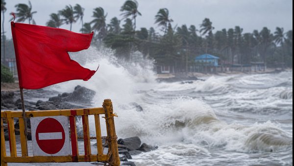 Kerala High Wave Warning 2026: Beach Travel Alerts, KSRTC Route Changes, and Safe Alternatives