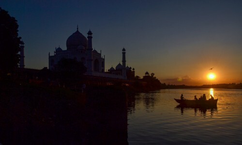 The beauty of the Taj Mahal During Sunset and Sunrise