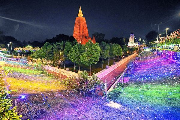 Why does Bodh Gaya Celebrate Bodh Mahotsav? Recall the History of the Enlightenment