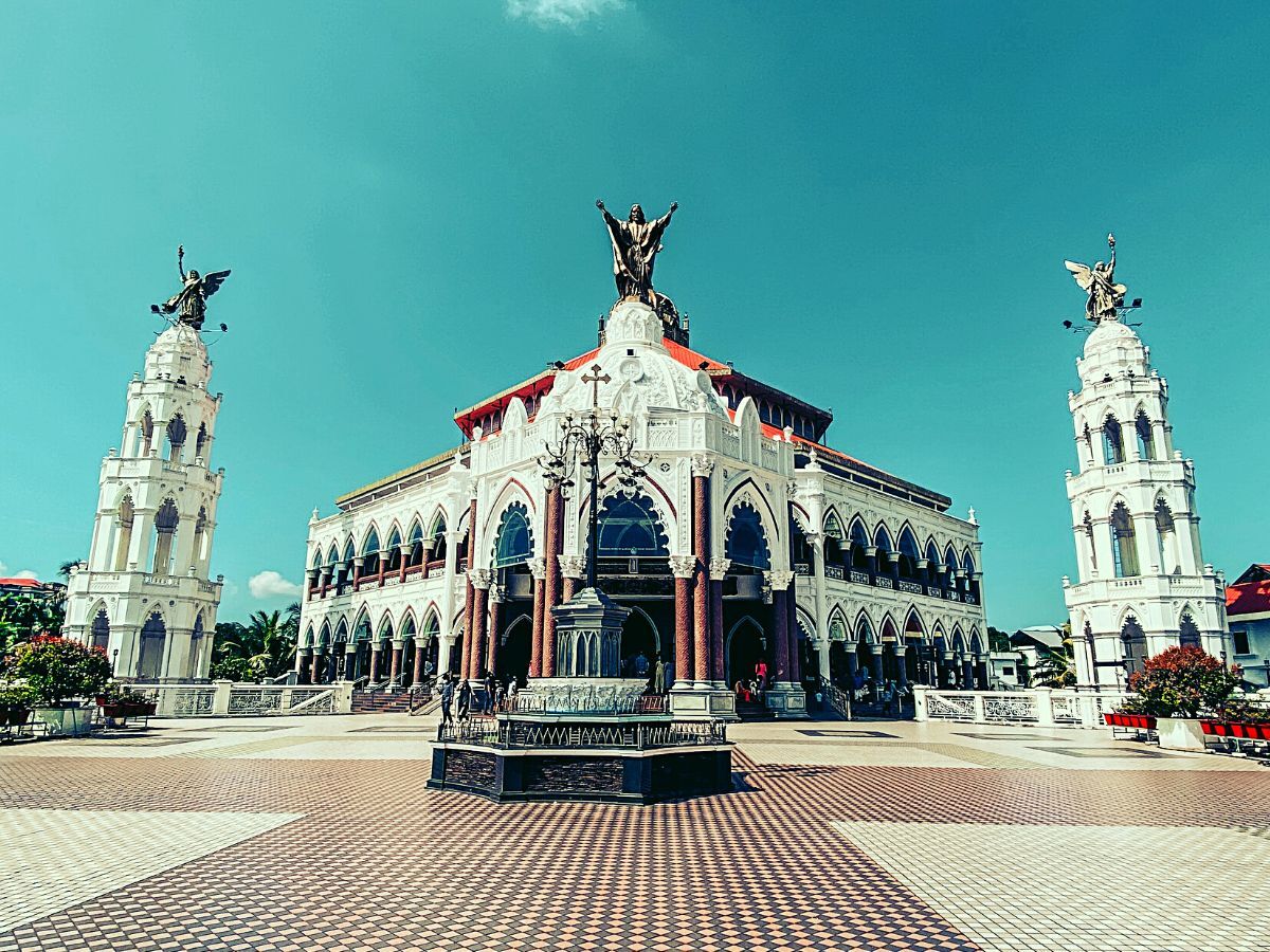 Call it Kochi or Cochin, this Picturesque Destination Beckons its Tourists with its Beauty.
