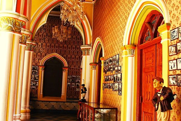 Take a Virtual Tour of Bangalore Palace Through Some Best Images