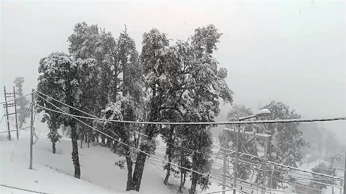 In pics: Experiencing Fresh Snowfall at the Atal Tunnel