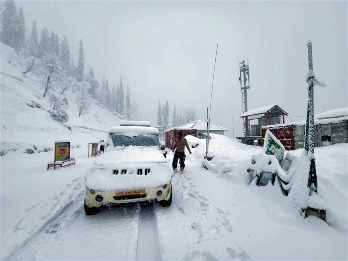 In pics: Experiencing Fresh Snowfall at the Atal Tunnel
