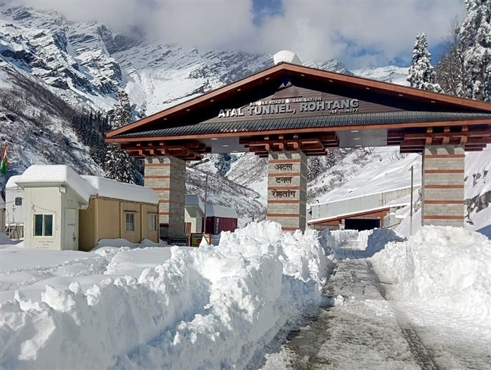 In pics: Experiencing Fresh Snowfall at the Atal Tunnel