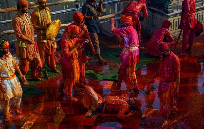 Magical Moments: Experience the Essence of Mathura Holi Through Images