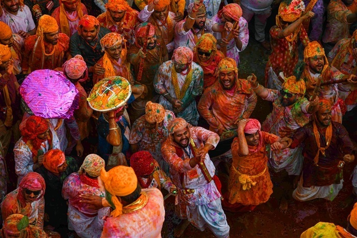 Magical Moments: Experience the Essence of Mathura Holi Through Images