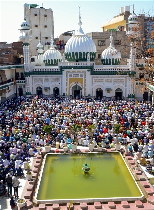The Beauty of Ramadan: A Photo Gallery of Faith and Tradition