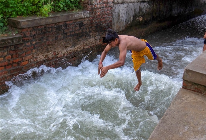 Capturing India's Scorching Summer: A Pictorial Journey