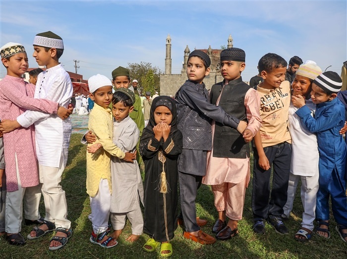 Joyous Eid ul-Fitr Celebrations: A Visual Journey of Festivities and Traditions