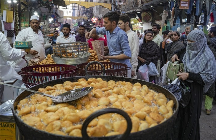 Joyous Eid ul-Fitr Celebrations: A Visual Journey of Festivities and Traditions