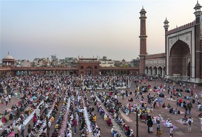 Joyous Eid ul-Fitr Celebrations: A Visual Journey of Festivities and Traditions