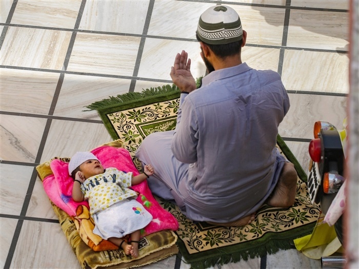 Joyous Eid ul-Fitr Celebrations: A Visual Journey of Festivities and Traditions