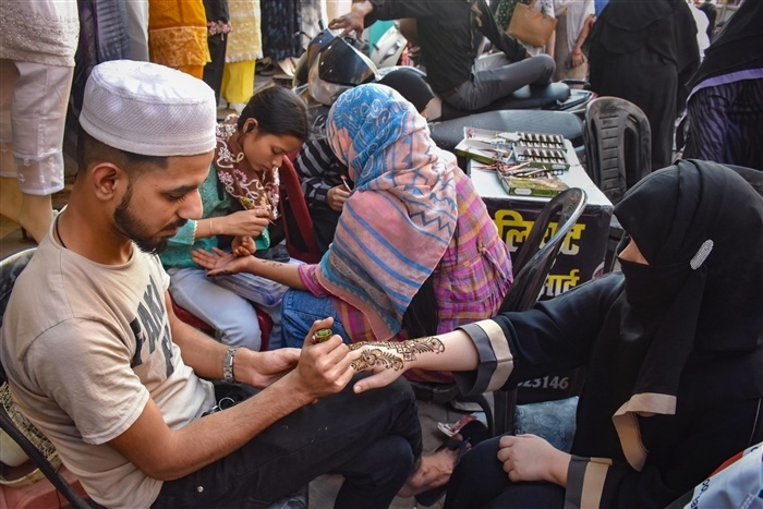Joyous Eid ul-Fitr Celebrations: A Visual Journey of Festivities and Traditions