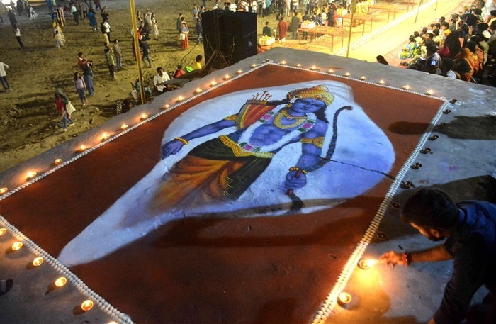 Glimpses of Divinity: Mesmerizing Images from Varanasi's Revered Ghats