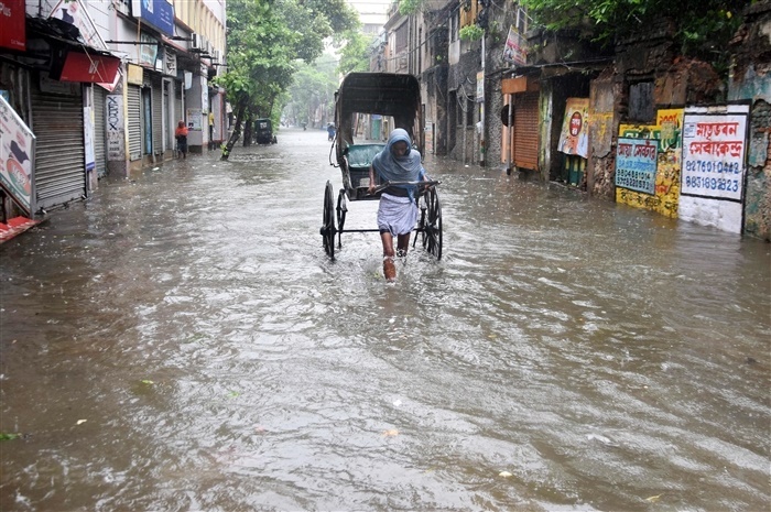 Pictures of Cyclone Remal's Impact on West Bengal