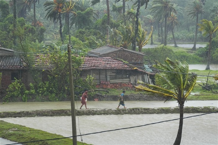 Pictures of Cyclone Remal's Impact on West Bengal