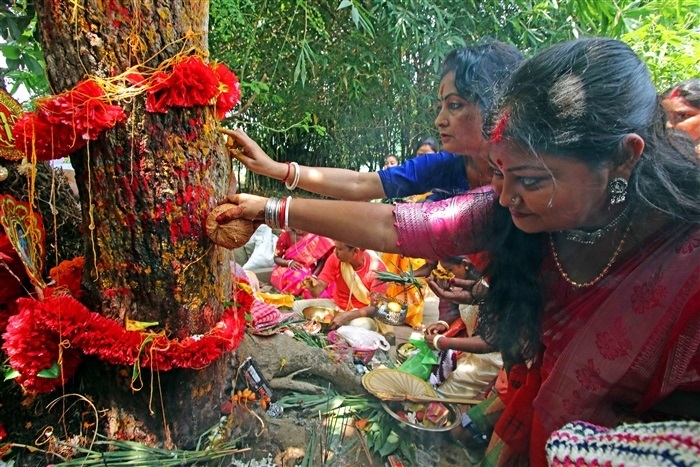 Pics: Jomai Shashti, a joyful and celebratory occasion of  Bengali culture