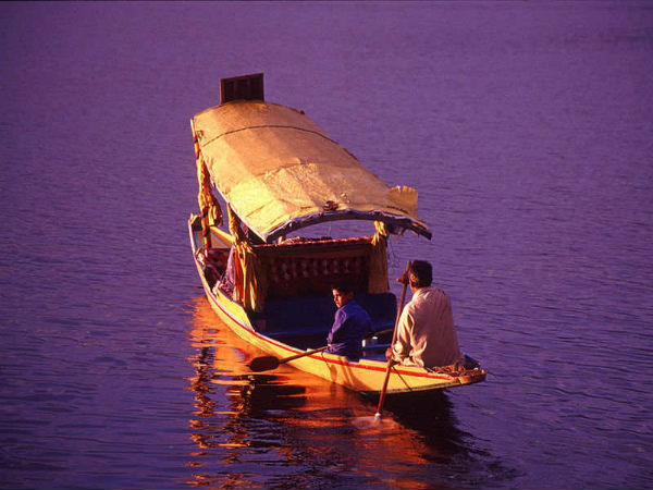 ஷிக்காரா படகுப்பயணம்