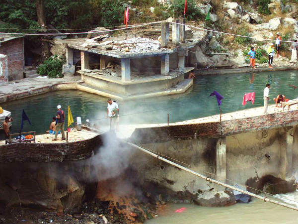 மணிகரன் வெந்நீர் ஊற்றுகள் மணிகரன் வெந்நீர் ஊற்றுகள்