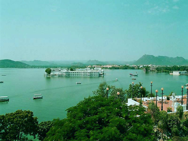 பிச்சோலா ஏரி பிச்சோலா ஏரி