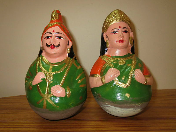 தஞ்சாவூர் தலையாட்டி பொம்மைகள் தஞ்சாவூர் தலையாட்டி பொம்மைகள்