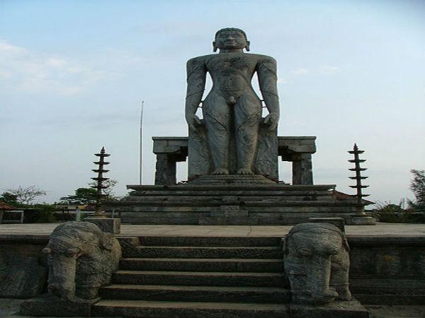 கோமதேஸ்வரர் சிலை, வேணூர் கோமதேஸ்வரர் சிலை, வேணூர்