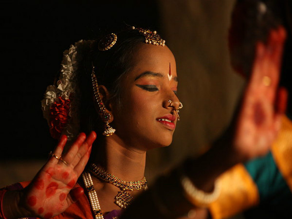 நடன அரங்கேற்றம் மற்றும் நடன நிகழ்ச்சிகள்