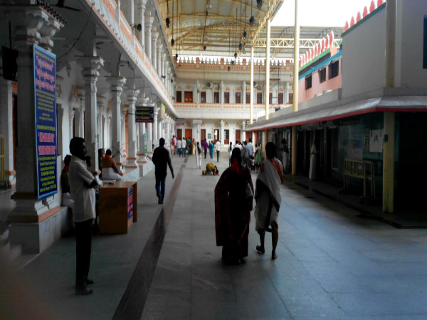 அங்கப்பிரதக்ஷணம் 