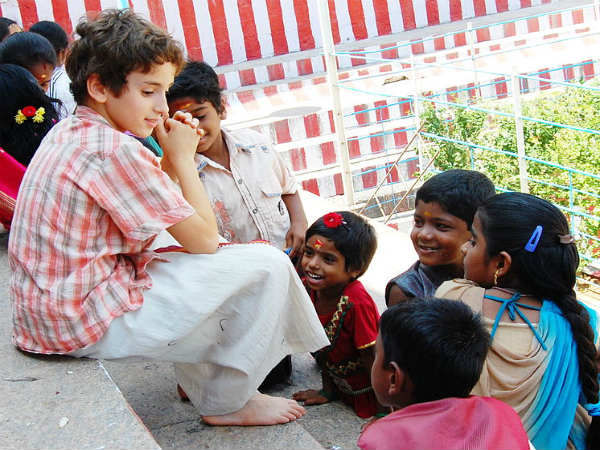 வெளிநாட்டு சிறுவன் வெளிநாட்டு சிறுவன்