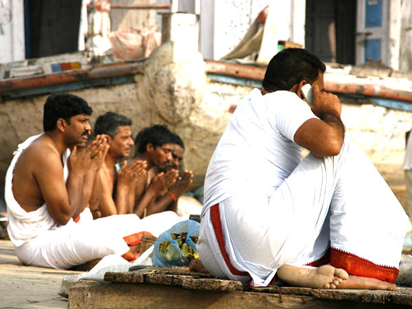 எங்கும் செல் ஃபோன்