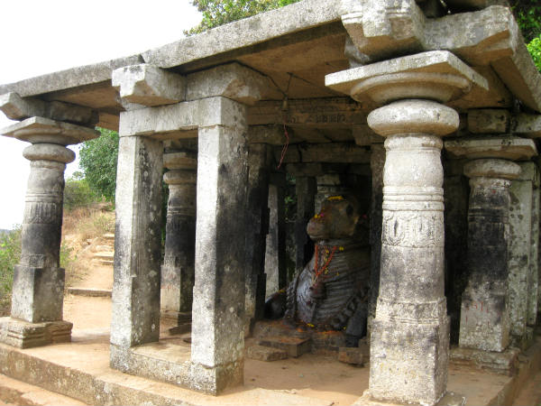 நெல்லிக்காய் பசவண்ணா கோயில்