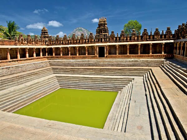 யோக நந்தீஸ்வரர் கோயில் தெப்பக்குளம்