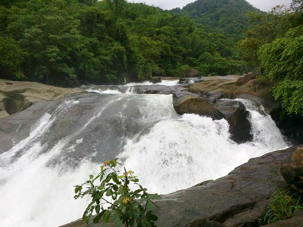 ஆடியன்பாறா அருவி ஆடியன்பாறா அருவி