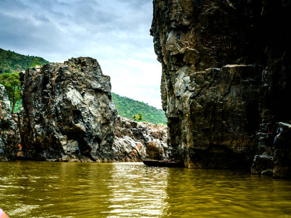 உலகின் பழமையான கார்பானைட் பாறைகள்!