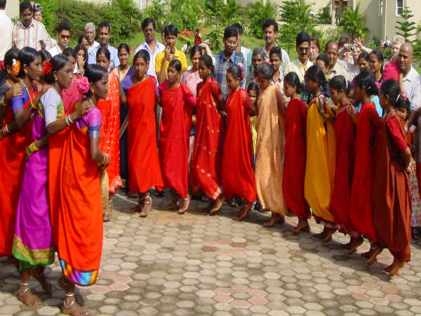 பழங்குடி நடனம்