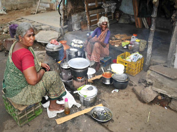 தெருவோர இட்லிக்கடை