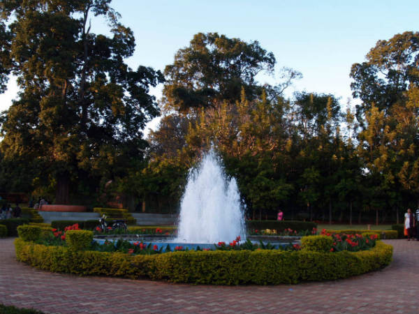 செயற்கை நீரூற்று