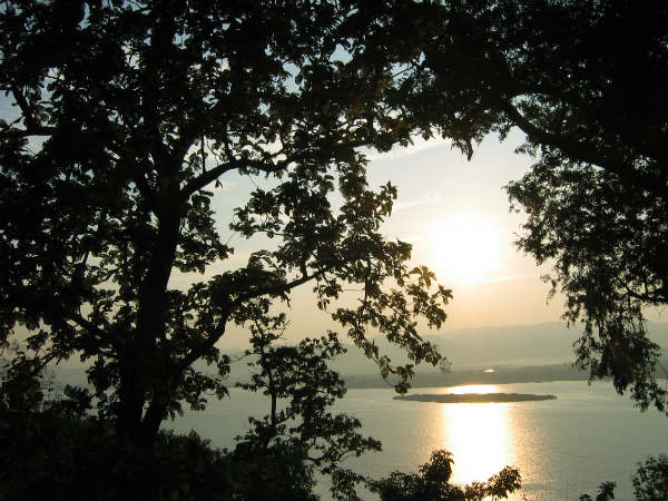 எங்கு தங்கலாம்?