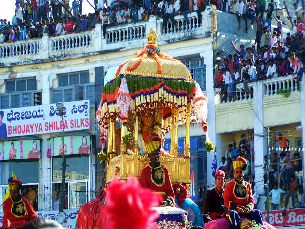 ஊர்வலம் ஊர்வலம்