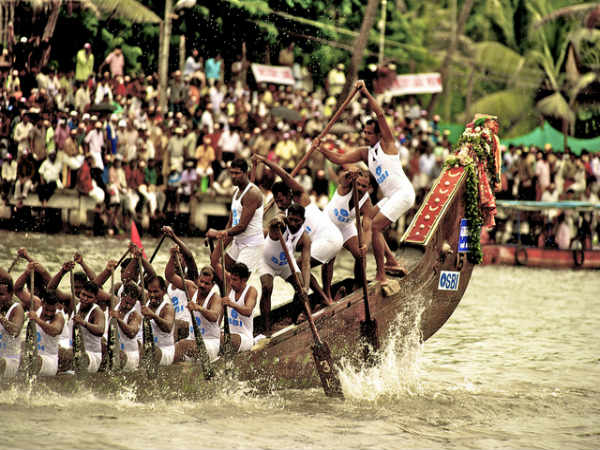 பாம்பு படகு: பாம்பு படகு: