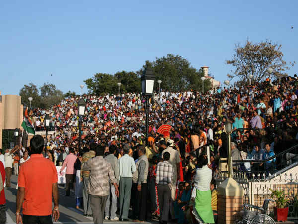 வாகாஹ், இந்தியா - பாகிஸ்தான் எல்லை : 