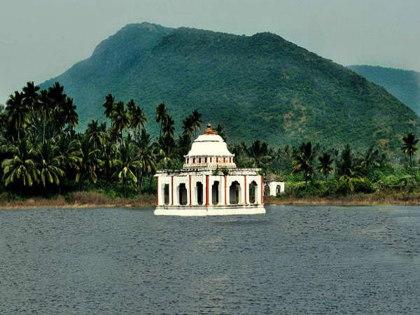 சிம்ஹச்சலம் நரசிம்மர் கோயில்: சிம்ஹச்சலம் நரசிம்மர் கோயில்: