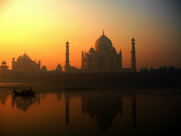 தாஜ் மஹால் : 