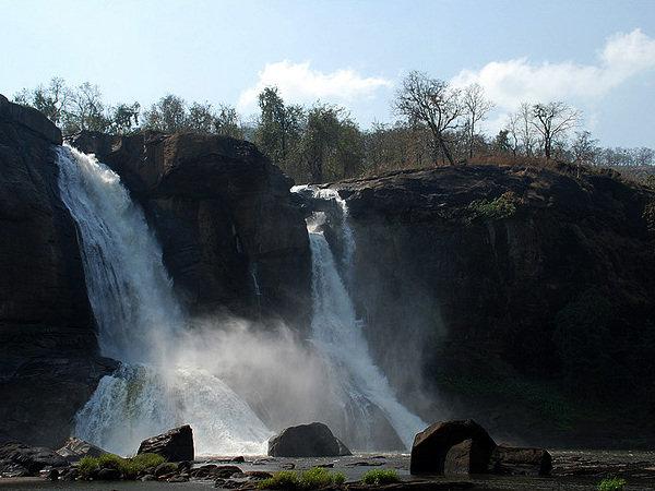 அதிரப்பள்ளி அருவி : 
