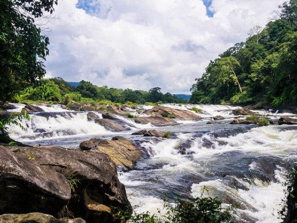அதிரப்பள்ளி அருவி : 