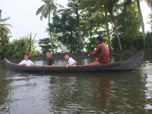 படகு வீட்டில் பயணம் செய்யுங்கள் : 