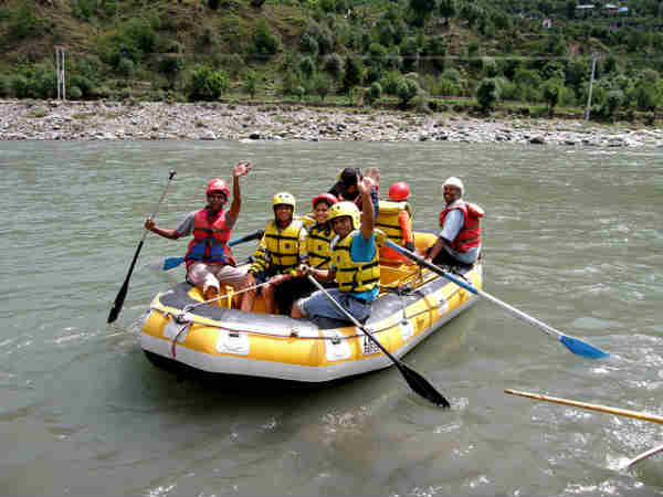 சாகச படகு சவாரி!!