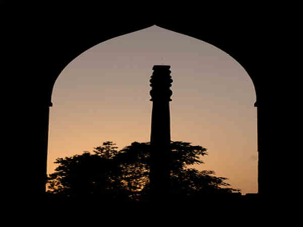 துருப்பிடிக்காத தூண்: துருப்பிடிக்காத தூண்: